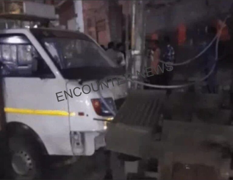 Jalandhar News : तेज रफ्तार पिकअप गाड़ी ट्रांसफार्मर से टकराई, 2 घायल, इलाके की बिजली गुल