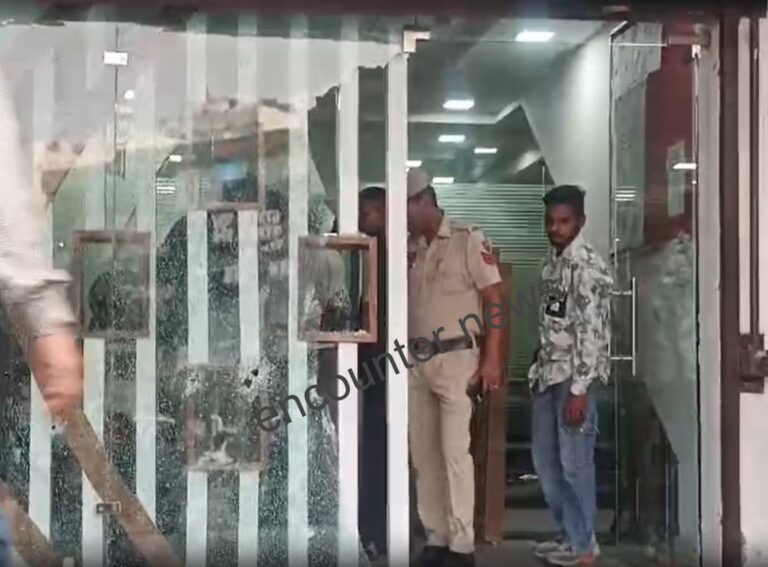 Immigration Centre पर चलाई ताबड़तोड़ गोलियां, मची अफरा-तफरी
