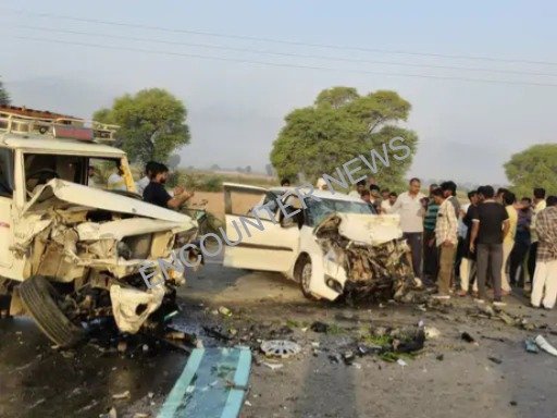 Car और Pickup में हुई भीषण टक्कर, 3 की मौत