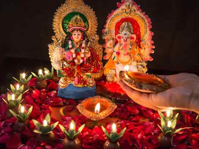 पूजा के दौरान इन बातों का रखें ध्यान, भूलकर भी न करें यह गलतियां