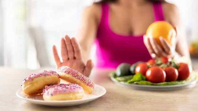 Diwali पर मिठाई खाने का मन है; पर Diabetes की शिकायत से लग रहा है डर, जाने Expert की राय