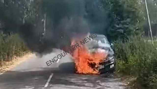 चलती Car में लगी भीषण आग, मचा हड़कंप