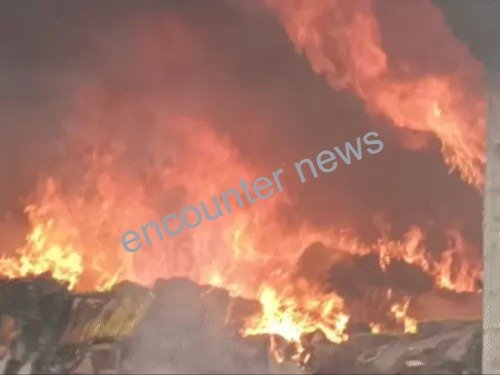 कपड़ा गोदाम में लगी भीषण आग,  मौके पर पहुंची दमकल विभाग की 6 गाड़ियां