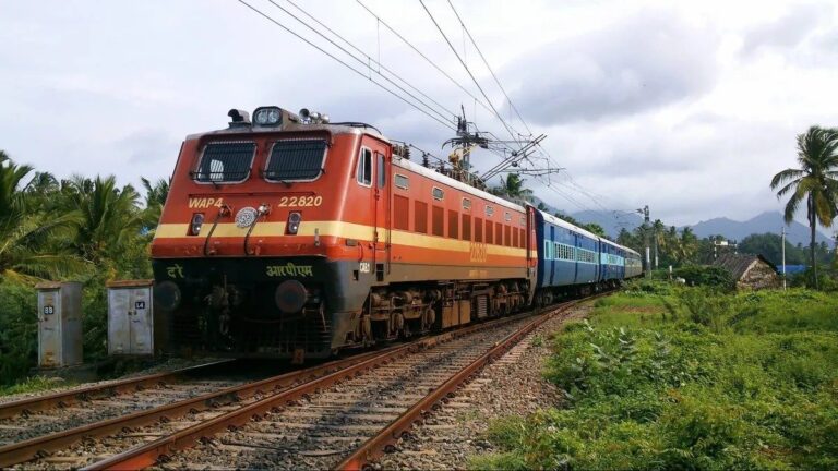 रेलवे ने रद्द की कई ट्रेनें, कइयों के बदले रुट