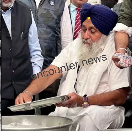 Punjab News : जानलेवा हमले के बाद श्री गुरुद्वारा साहिब में सेवा करते नजर आए सुखबीर बादल, देखें वीडियो