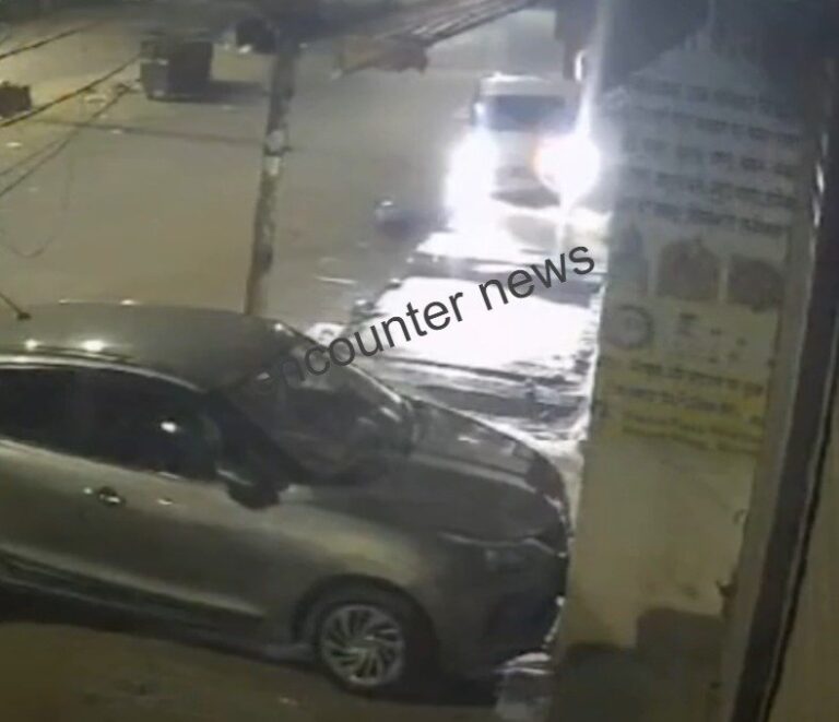 भीषण सड़क हादसा, तेज रफ्तार कार ने 4 लोगों को कुचला, एक की मौत