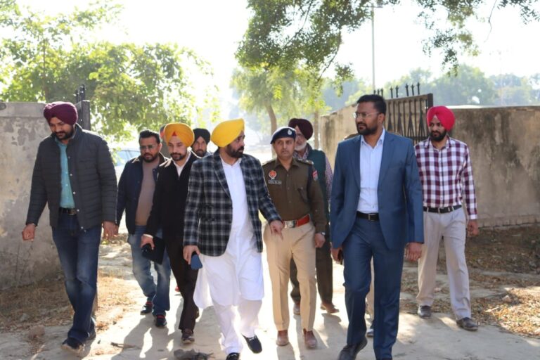 CM MANN ने अस्पताल का किया निरीक्षण, कहा- स्वास्थ्य और शिक्षा क्षेत्र को सुदृढ़ करना प्राथमिकता