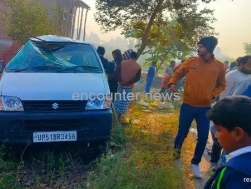 स्कूली बच्चों से भरी वैन पलटी, 17 घायल, 3 की हालत गंभीर