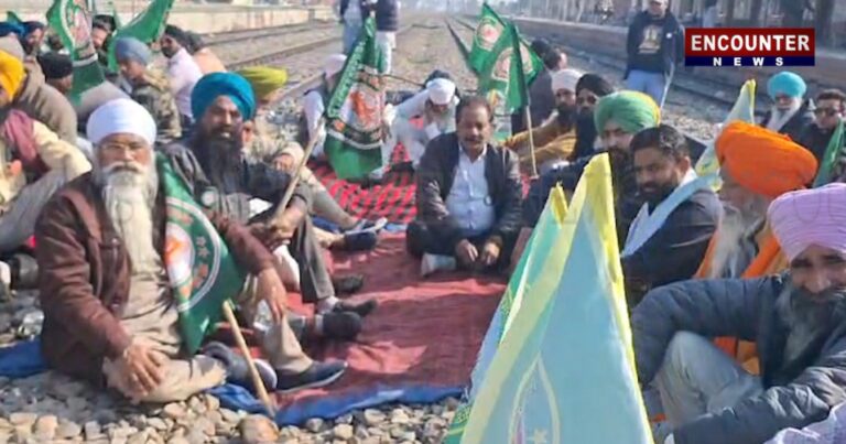 Punjab News: मांगों को लेकर Sahnewal Track पर बैठे किसान, देखें वीडियो