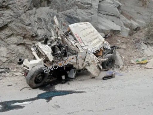 अनियंत्रित Pickup हुई हादसे का शिकार, 4 घायल