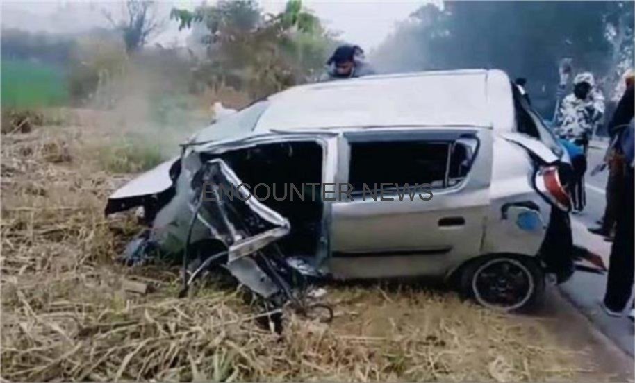 Jalandhar-Pathankot National Highway पर Car हुई हादसे का शिकार, उड़े परखच्चे, 2 गंभीर घायल