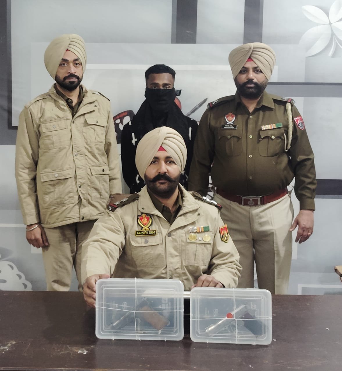 Jalandhar News: गैंगस्टर कौशल चौधरी गिरोह का शूटर 2 अवैध पिस्टल व कारतूस सहित गिरफ्तार