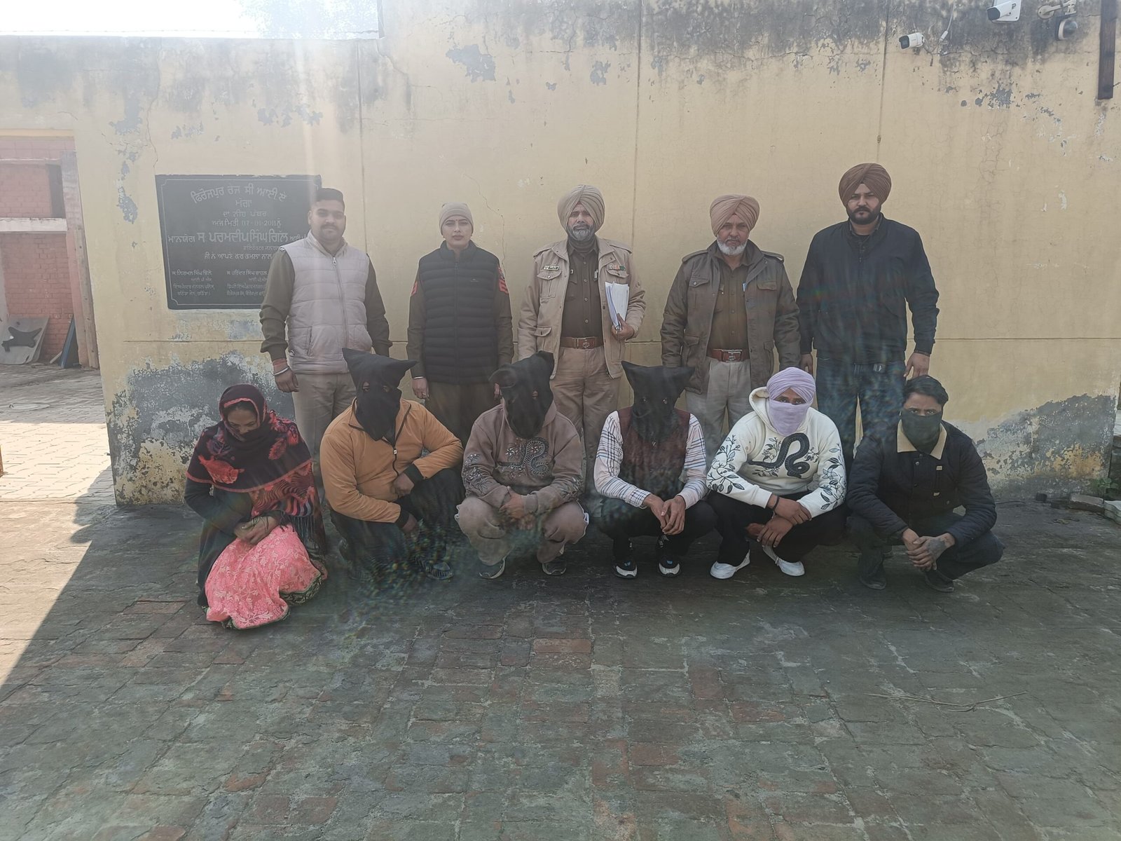 Punjab News: दंपति सहित 6 आरोपी गिरफ्तार, 800 ग्राम हेरोइन बरामद, देखें वीडियो