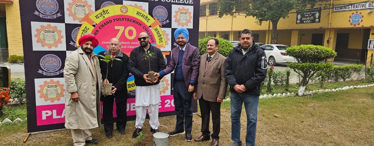 Jalandhar News: Meharchand Polytechnical Collage में लगाए गए 55 पौधे