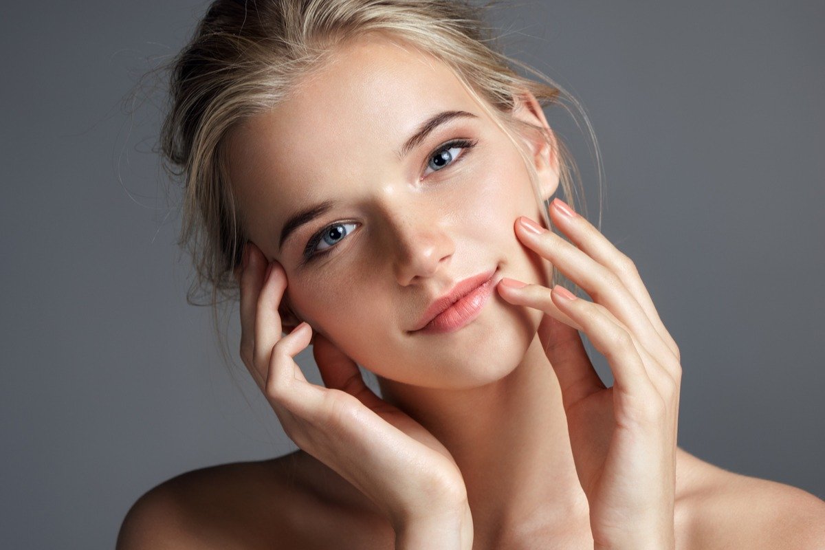 ये 5 SuperFoods बनाएंगे आपकी Skin को Glossy और Glowing!
