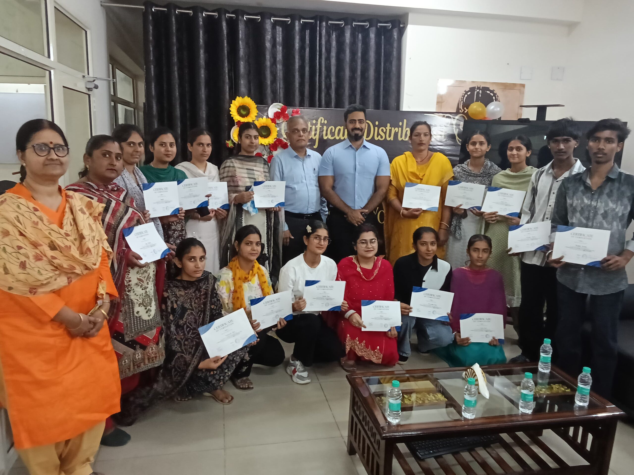 उपायुक्त ने आईएमडीआई फाउंडेशन ऊना के 88 प्रशिक्षार्थियों को बांटे प्रमाण पत्र