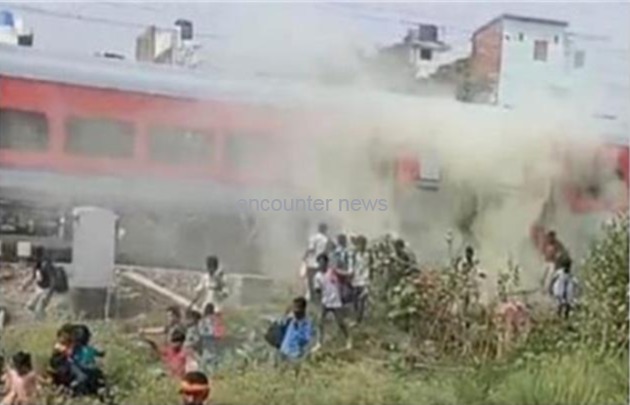 Jalandhar Route की एक्सप्रेस ट्रेन में लगी आग, यात्रियों में मची अफरा- तफरी