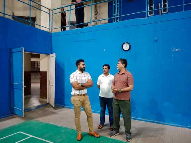उपायुक्त ने इंदिरा गांधी खेल स्टेडियम में चल रहे विकास कार्यों का लिया जायजा