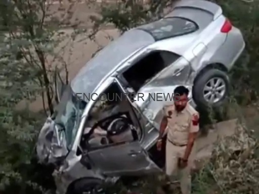 Punjab News : तेज रफ्तार कार हुई हादसे का शिकार, 2 घायल