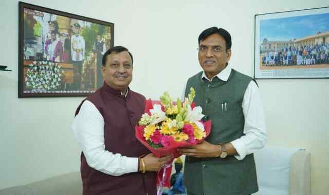 Volleyball Federation के राष्ट्रीय अध्यक्ष वीरेन्द्र कंवर ने की केंद्रीय खेल मंत्री से मुलाकात