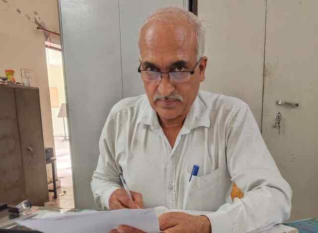 शिक्षा विभाग में पदोन्नति के बाद बलराम शर्मा सुपरिटेंडेंट के पद पर नियुक्त