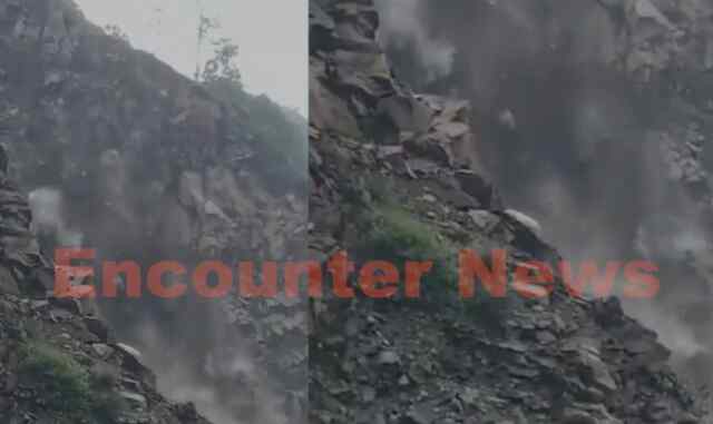 कहर ढहा रहा मानसून, फिर Landslide होने से सड़क बंद, 4 पंचायतों का कटा संपर्क, देखें वीडियो