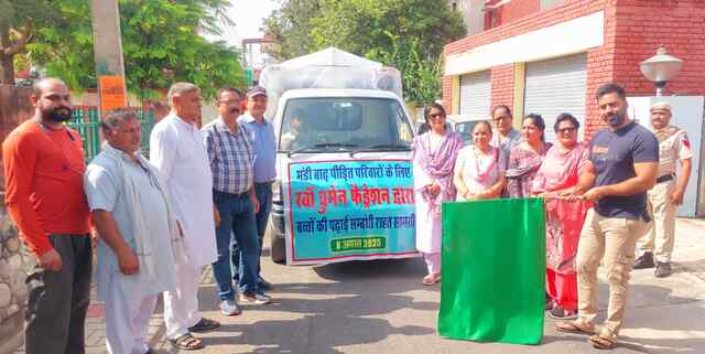 स्वां वुमन फेडरेशन ने मंडी जिला के बाढ़ पीड़ित बच्चों के लिए भेजीं 500 स्कूल किटें