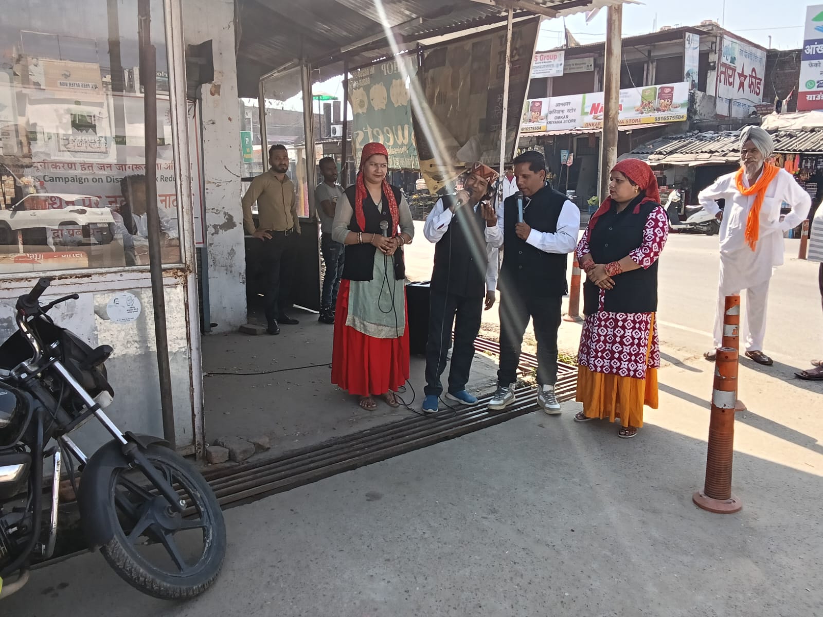 भूकंपरोधी भवन बनाने को लेकर पूर्वी कला मंच के कलाकारों ने जगाई अलख