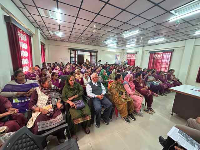अम्ब में एक दिवसीय इंटरजेनरेशनल बॉन्डिंग कार्यक्रम आयोजित