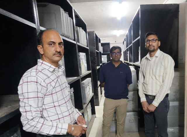एडीसी ने ईवीएम-वीवीपैट मशीनों के वेयरहाउस का किया निरीक्षण