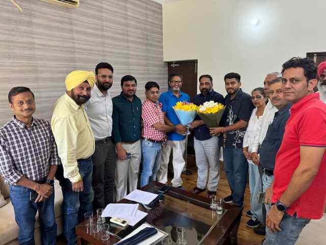 आप नेता संदीप दहिया के नेतृत्व में सुषमा वैलेंसिया के प्रतिनिधिमंडल ने दीपक चौहान से की मुलाकात