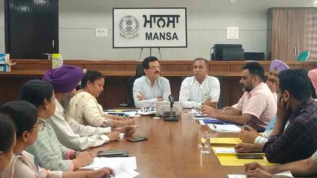 पंजाब राज्य खाद्य आयोग के चेयरमैन बाल मुकंद शर्मा ने समीक्षा बैठक में राशन डिपो