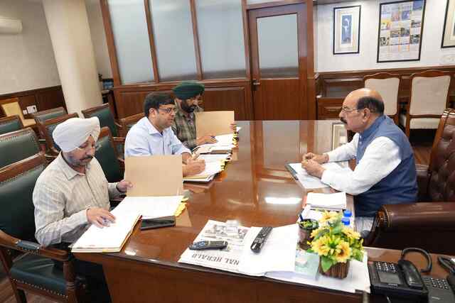 कैबिनेट मंत्री मोहिंदर भगत द्वारा बागवानी विभाग के कार्यों की समीक्षा