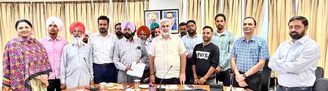 वन एवं वन्यजीव संरक्षण विभाग में सेवारत किसी भी कर्मचारी को नहीं हटाया जाएगा