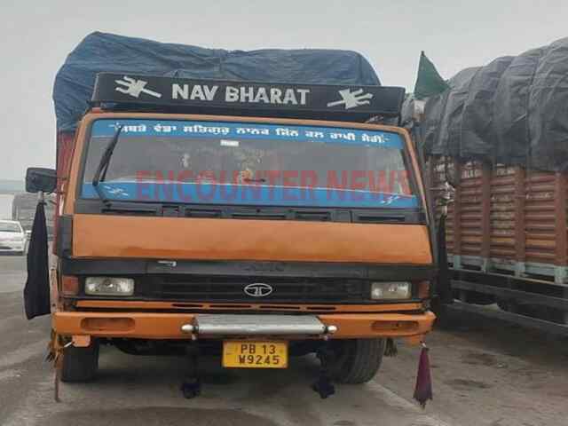 Punjab News: ट्रक ड्राइवर से स्कॉर्पियो सवार लुटेरों ने की मारपीट, कपड़े की गांठे लेकर हुए फरार