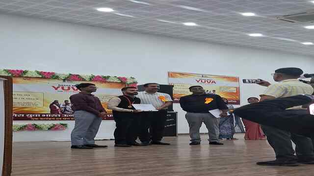 जिला स्तरीय भाषण प्रतियोगिता में अनमोल शर्मा विजेता