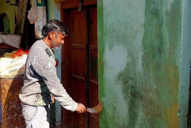 मेहनतकश हाथों को मिला कामगार कल्याण बोर्ड का सहारा, बच्चों के सपनों में भरे रंग