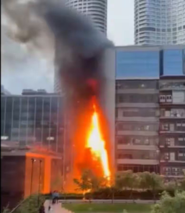 Times Tower बिल्डिंग में लगी भीषण आग, 9 गाड़ियां आग बुझाने में लगी