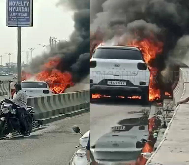 पंजाबः Flyover पर चलती कार को लगी भयानक आग, देखें Video
