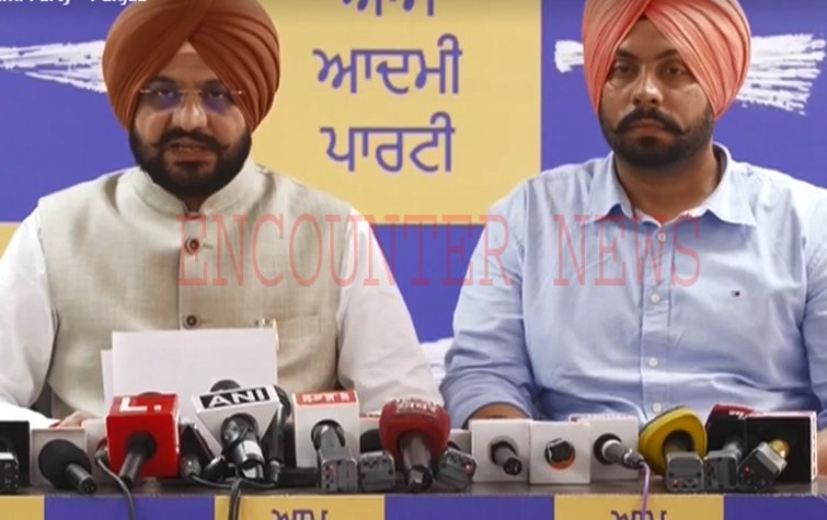 Punjab News: Navjot Lahoria की गिरफ्तारी को लेकर Congress और BJP पर कैबिनेट मंत्री ने जमकर निशाने साधे, देखें वीडियो