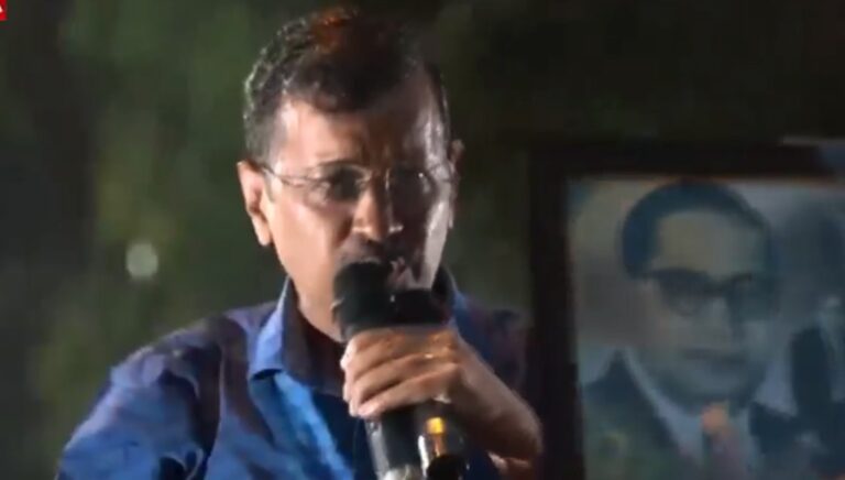 तिहाड़ जेल से बाहर आए CM केजरीवाल, लोगों में जश्न