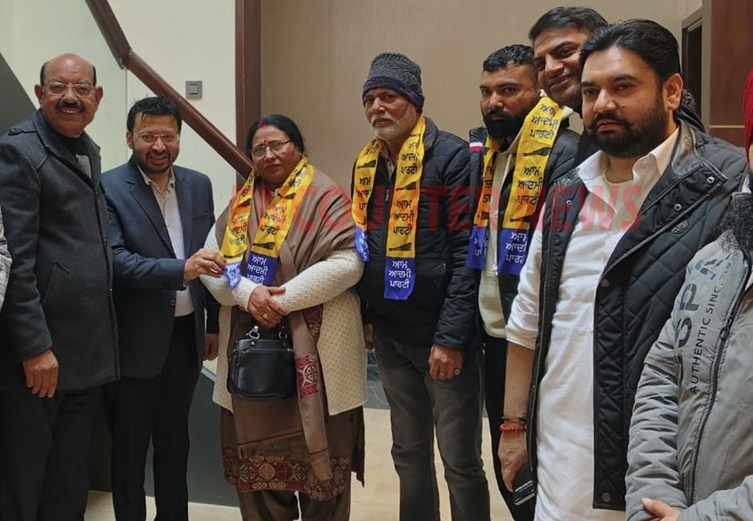 Jalandhar News: BJP को झटका, आप पार्टी में शामिल हुई पार्षद