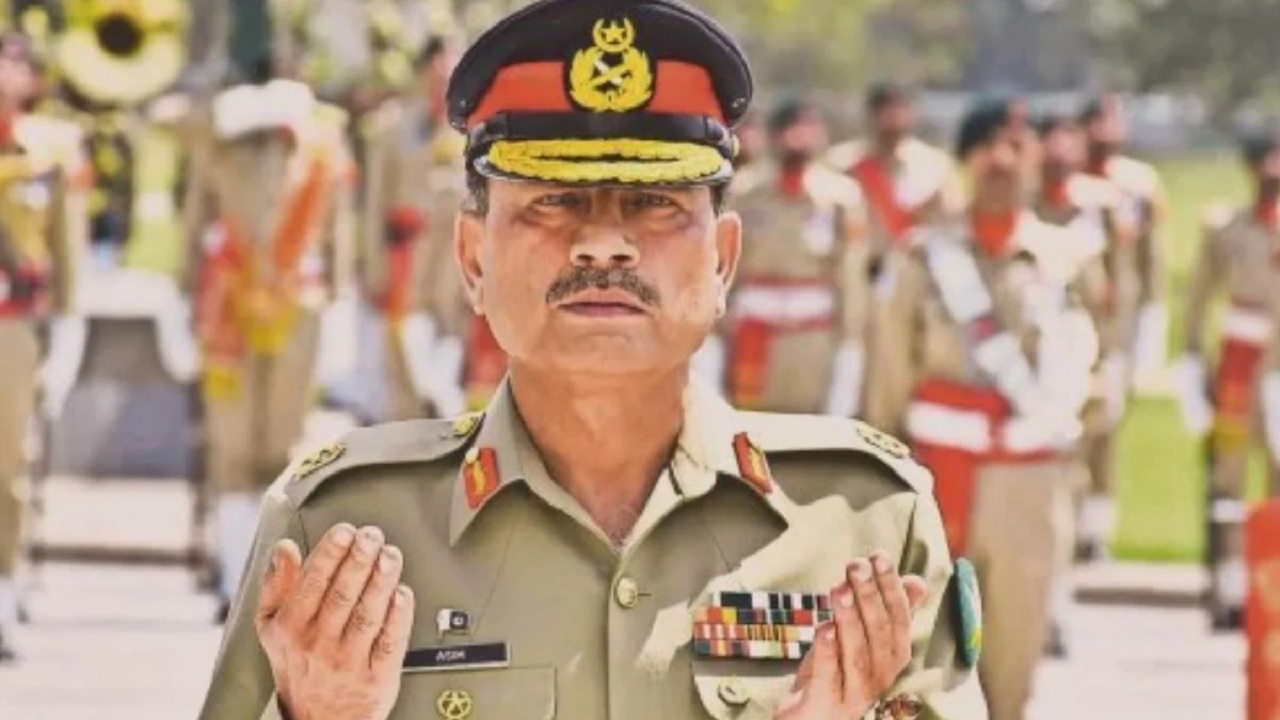 आर्मी चीफ Asim Munir पर भड़के पाकिस्तानी मौलाना, उठाए सवाल, भारत के हक में कह दी ये बात