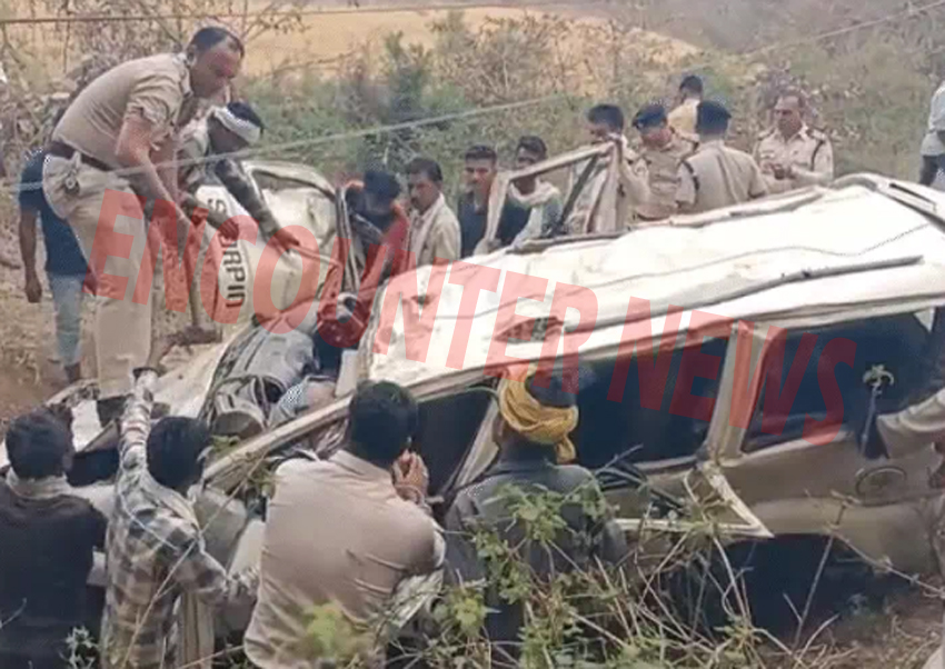 पुल से गिरी तेज रफ्तार Scorpio, 4 की मौत
