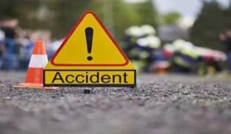 तेज रफ्तार वाहन की चपेट में आए स्कूल जा रहे बच्चे, कई घायल