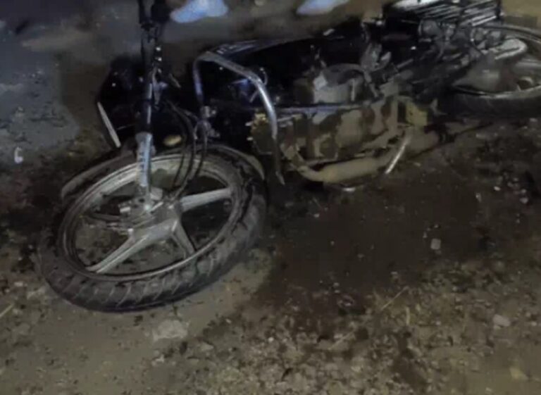 बाइक सवार को बस ने मारी जबरदस्त टक्कर, 2 भाइयों सहित 3 की मौत