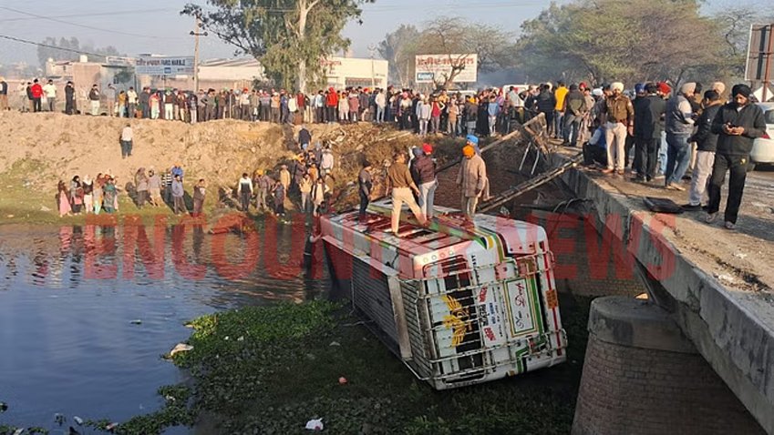 Punjab News: ट्रक और बस की टक्कर में सेमनाले में गिरी बस, 6 की माैत, कई घायल, देखें वीडियो