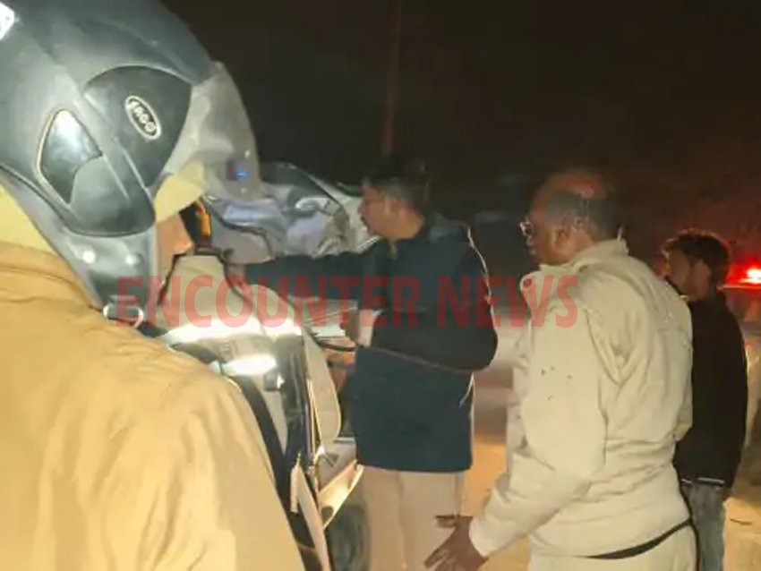 कार ट्रैक्टर-ट्रॉली की टक्कर में 2 भाइयों समेत 4 की मौत