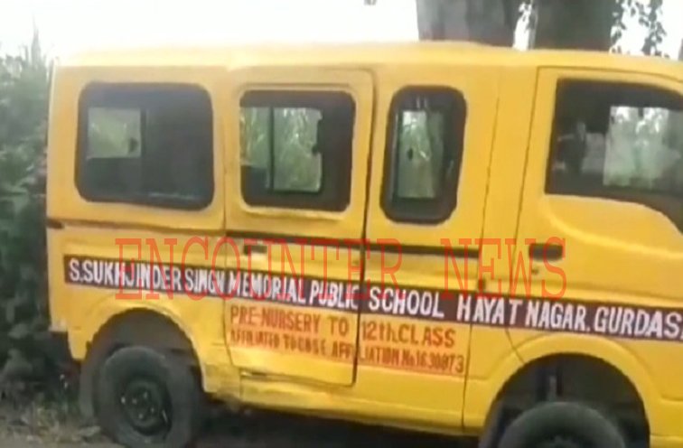 Punjab News: बच्चों से भरी School Van और पिकअप गाड़ी की हुई टक्कर, 4 घायल, देखें वीडियो