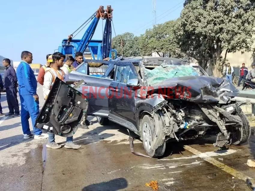 Highway पर भीषण सड़क हादसे में सैनिक सहित 3 की मौत, गाड़ी के उड़े परखच्चे
